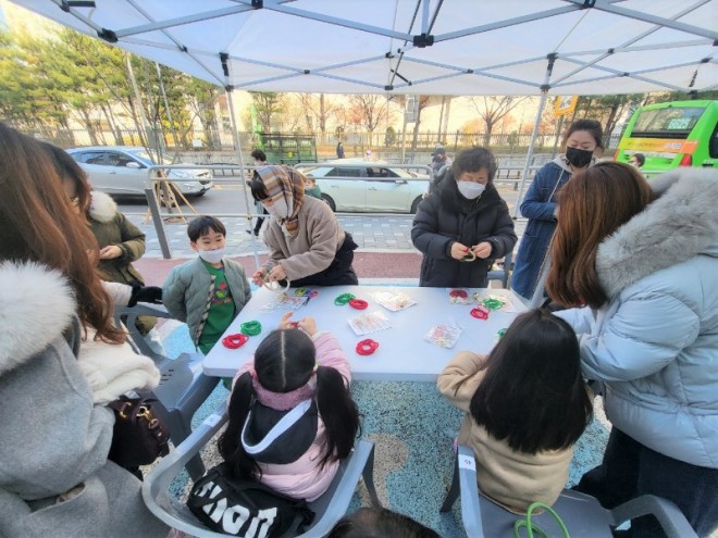 영등포구환경교육센터에서 진행한 양말목을 사용한 업사이클 용품 만들기.jpg